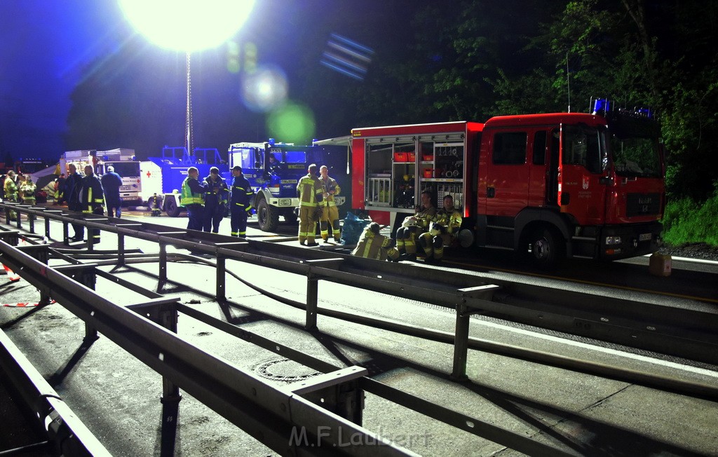 VU Gefahrgut LKW umgestuerzt A 4 Rich Koeln Hoehe AS Gummersbach P606.JPG - Miklos Laubert